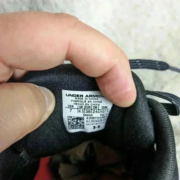 NWOT UNDER  ARMOUR Women Baseball shoes size 7 Microtips - Picture 8 of 8